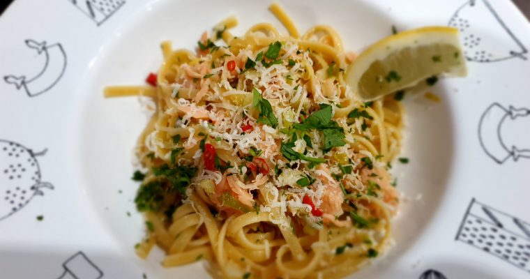 SMOKED SALMON LINGUINE WITH GARLIC, CHILLI AND LEMON