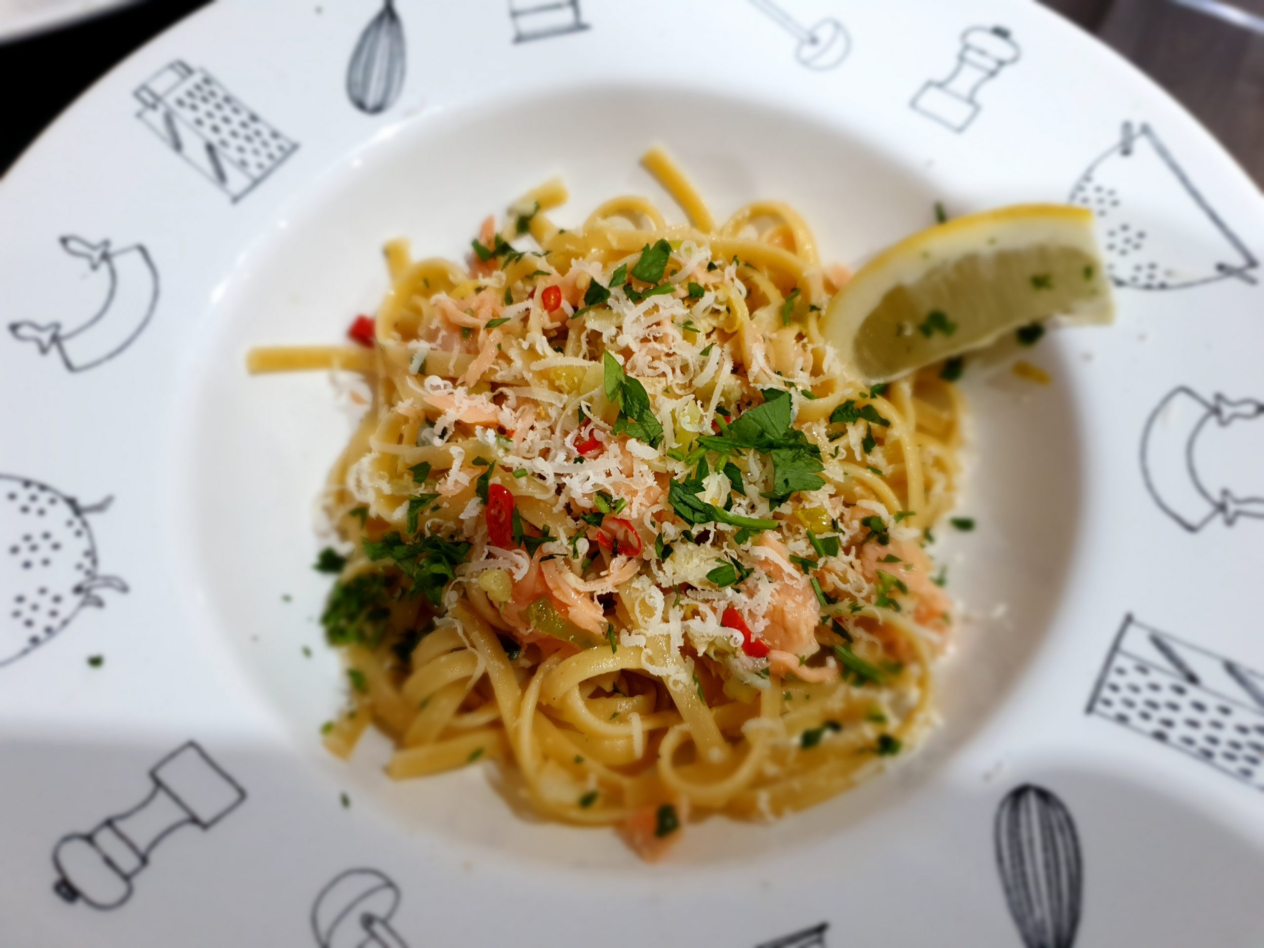SMOKED SALMON LINGUINE WITH GARLIC, CHILLI AND LEMON